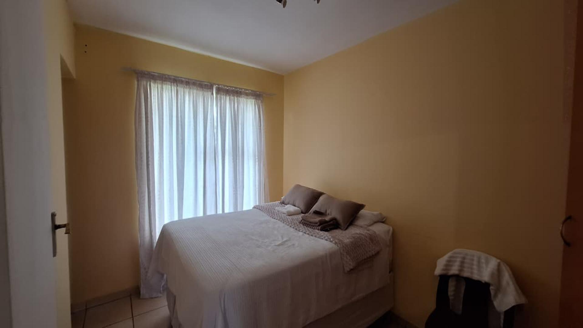 Bed Room 1 - 12 square meters of property in Pollak Park
