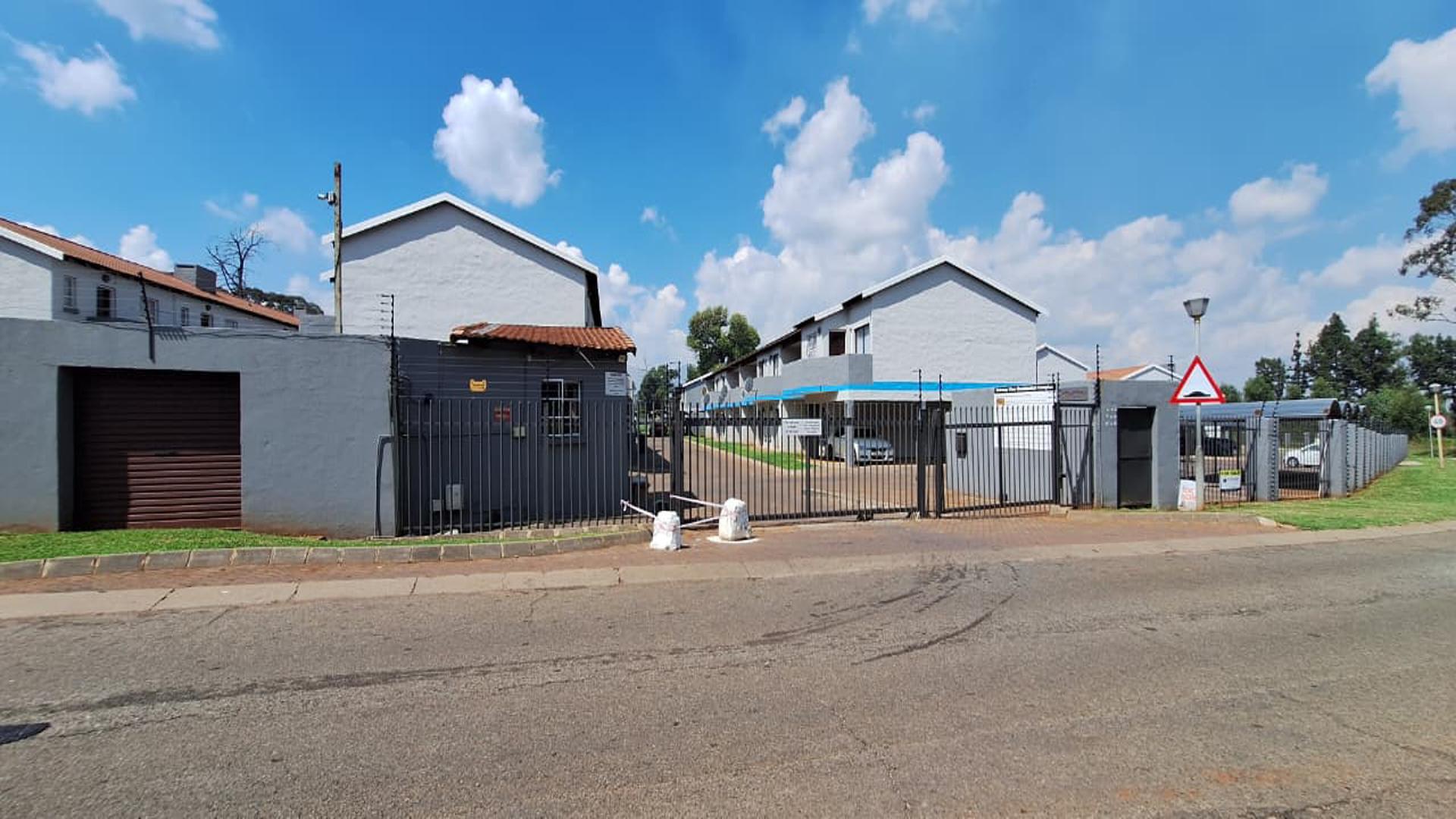 Front View of property in Pollak Park