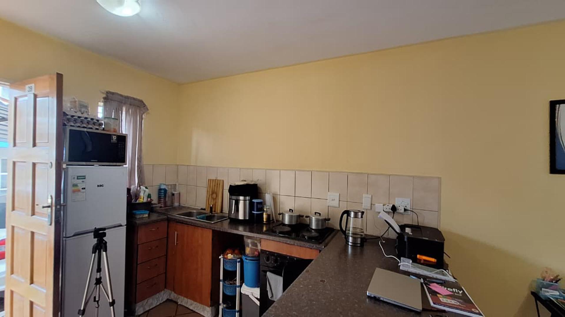 Kitchen - 10 square meters of property in Pollak Park