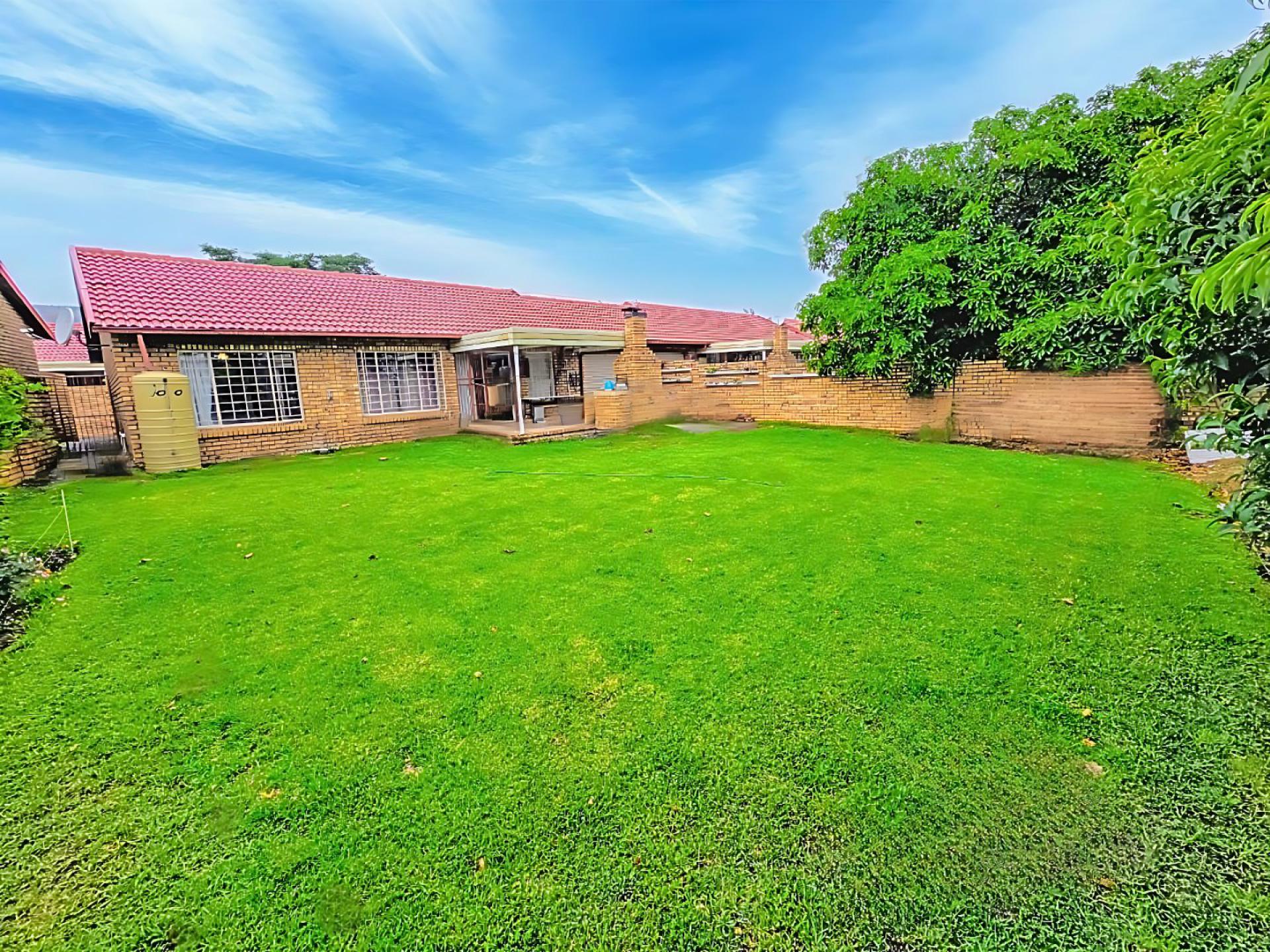  of property in Magalieskruin