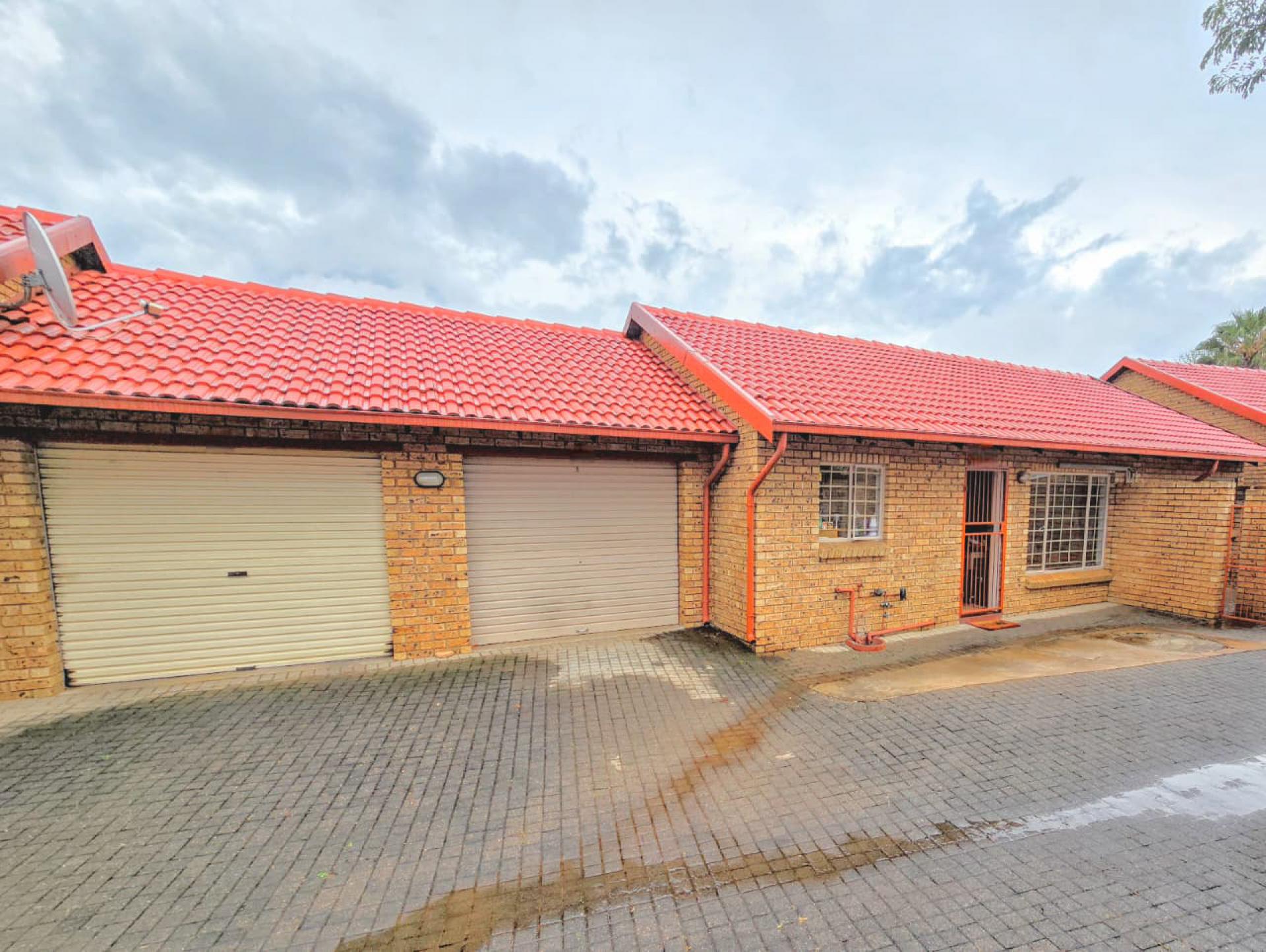  of property in Magalieskruin