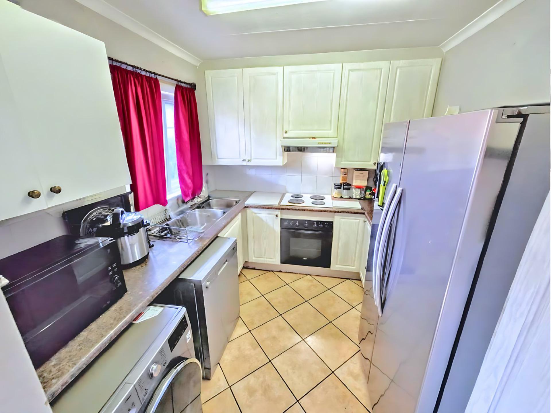  of property in Magalieskruin