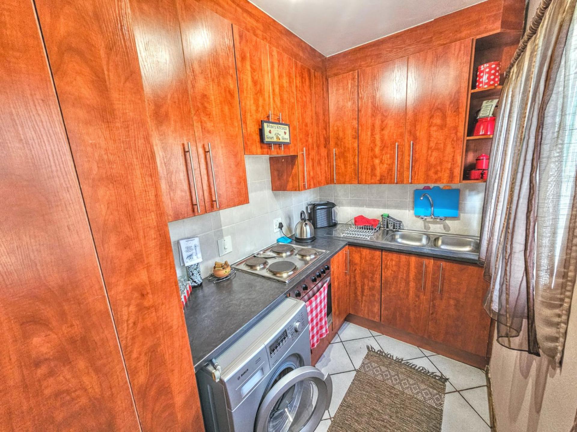  of property in Magalieskruin