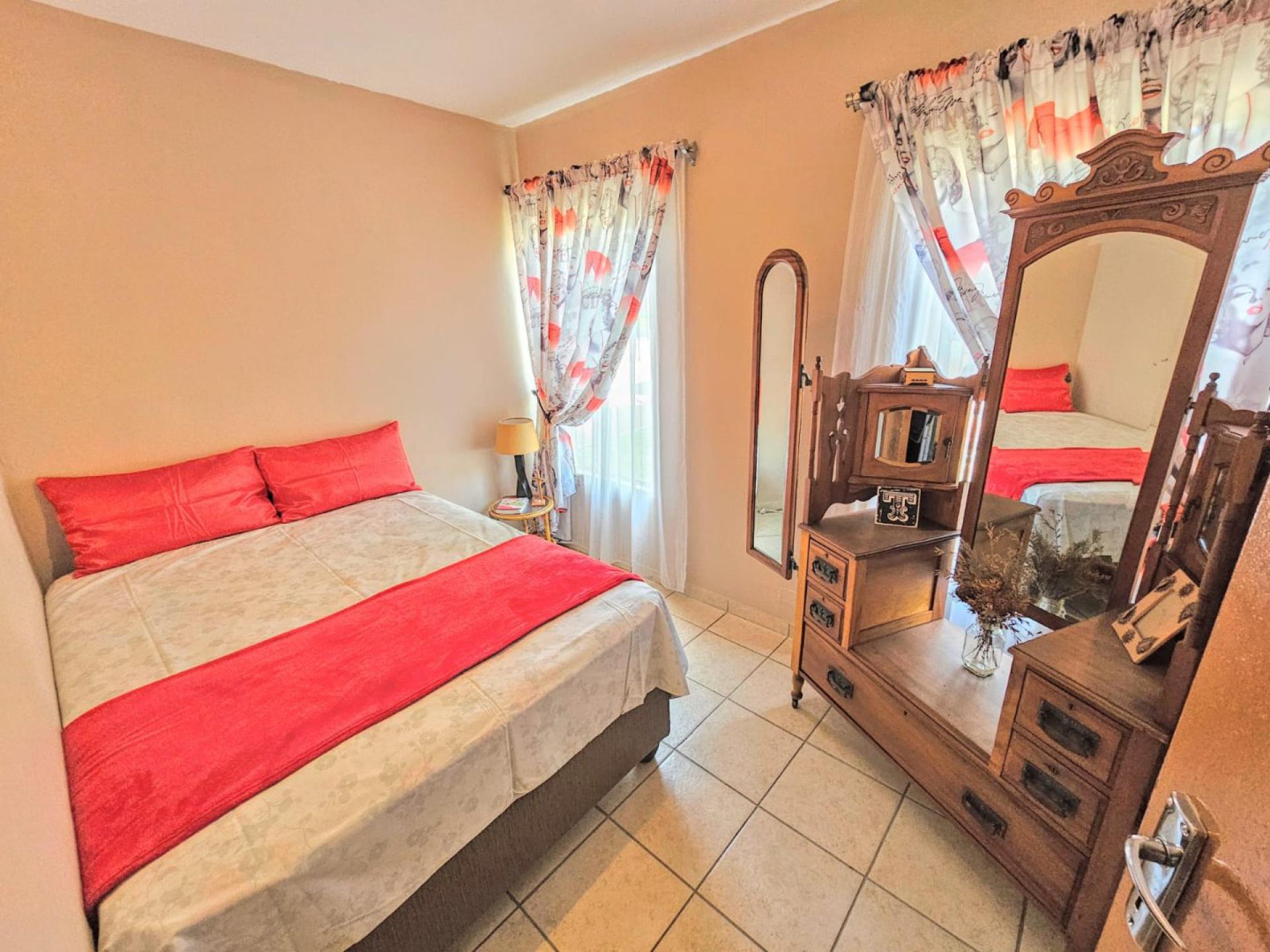  of property in Magalieskruin