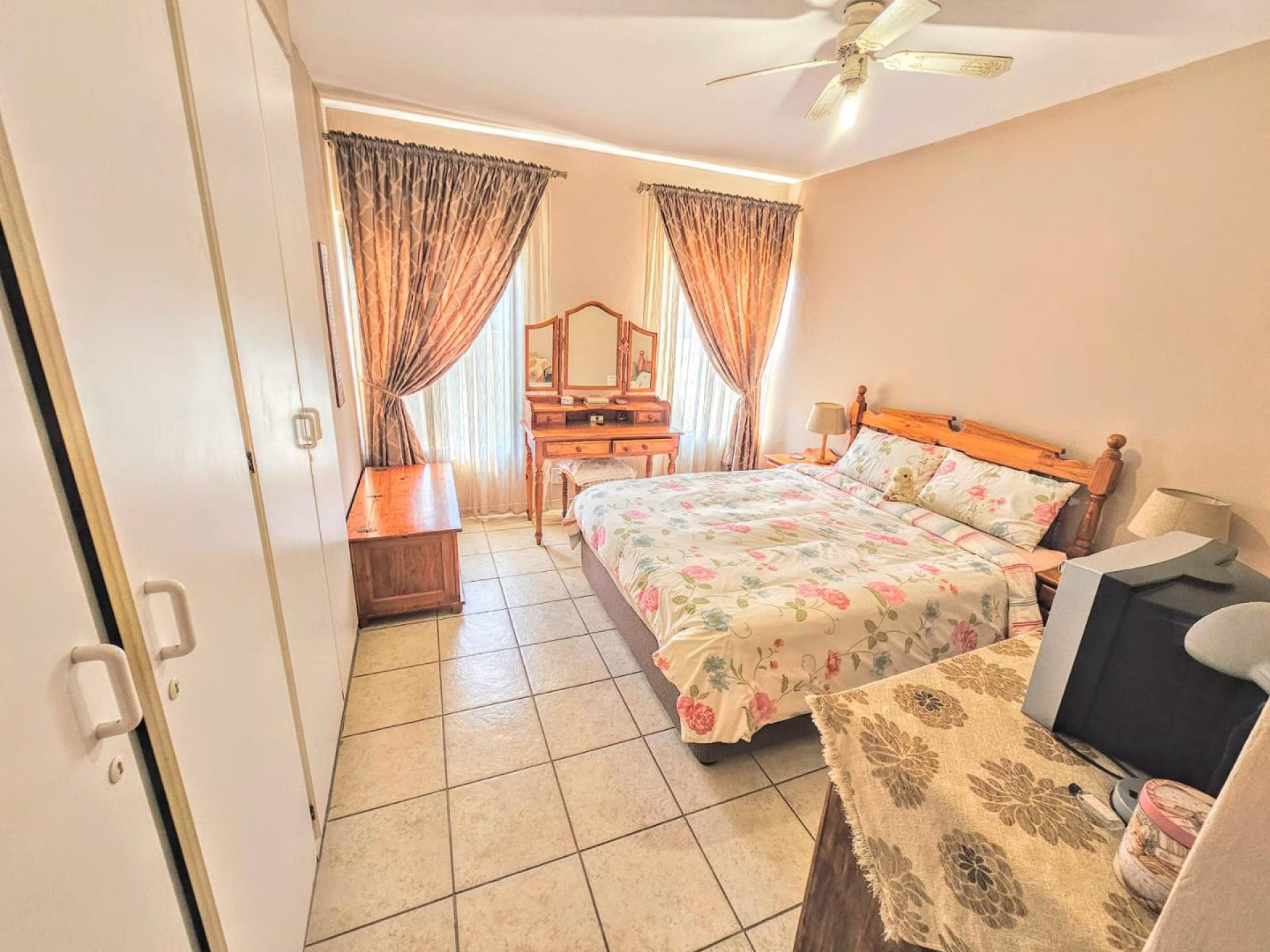  of property in Magalieskruin