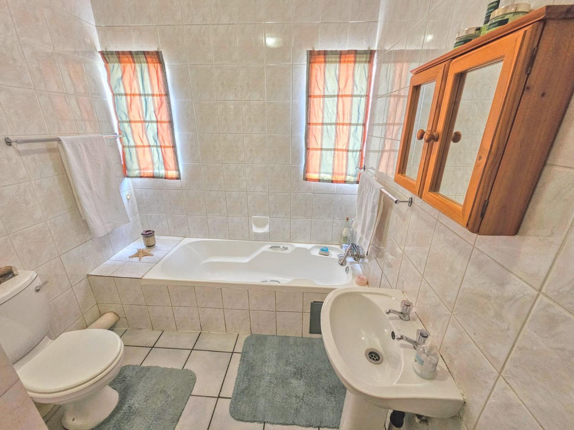  of property in Magalieskruin