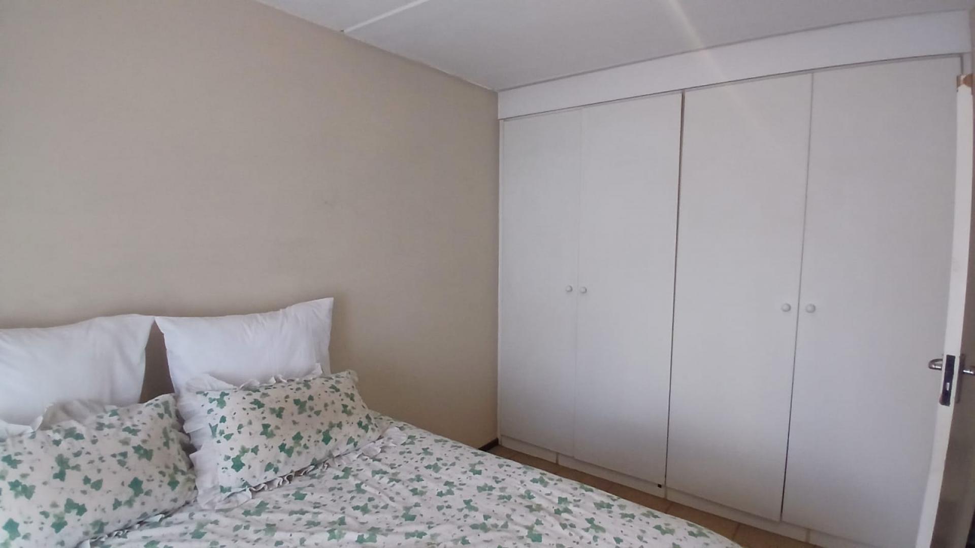 Bed Room 1 of property in Theresapark