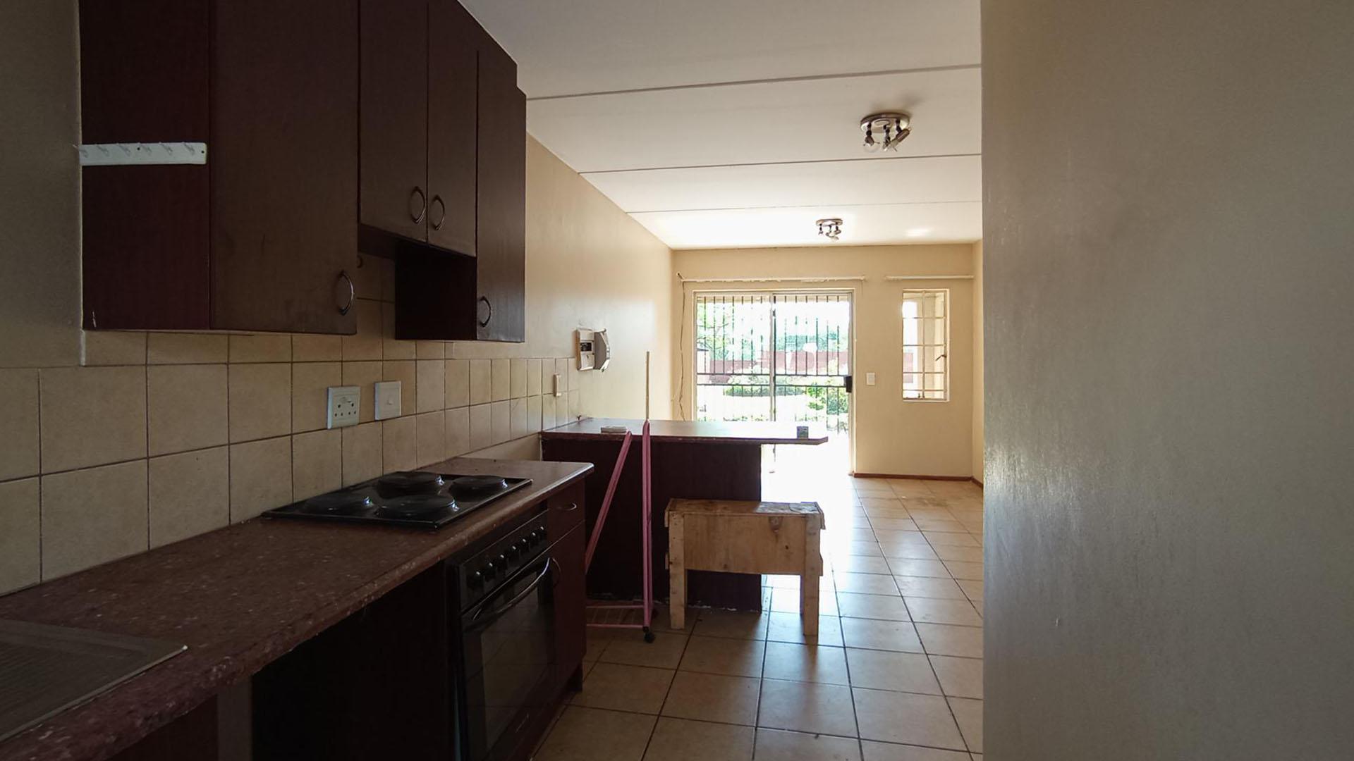 Kitchen - 8 square meters of property in Theresapark