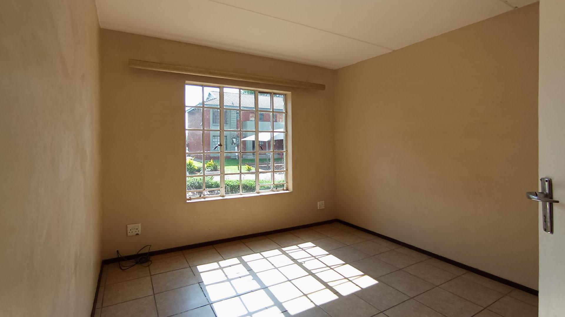 Bed Room 2 - 12 square meters of property in Theresapark