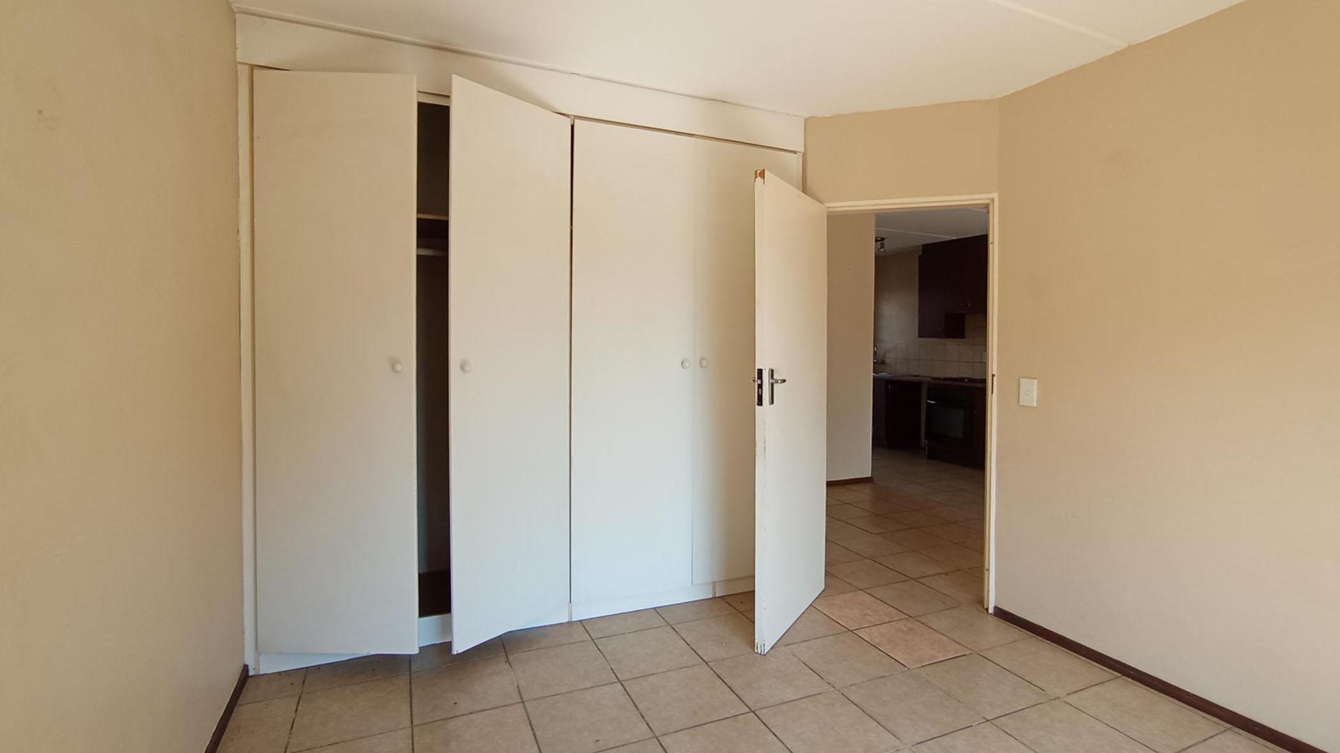 Bed Room 2 - 12 square meters of property in Theresapark