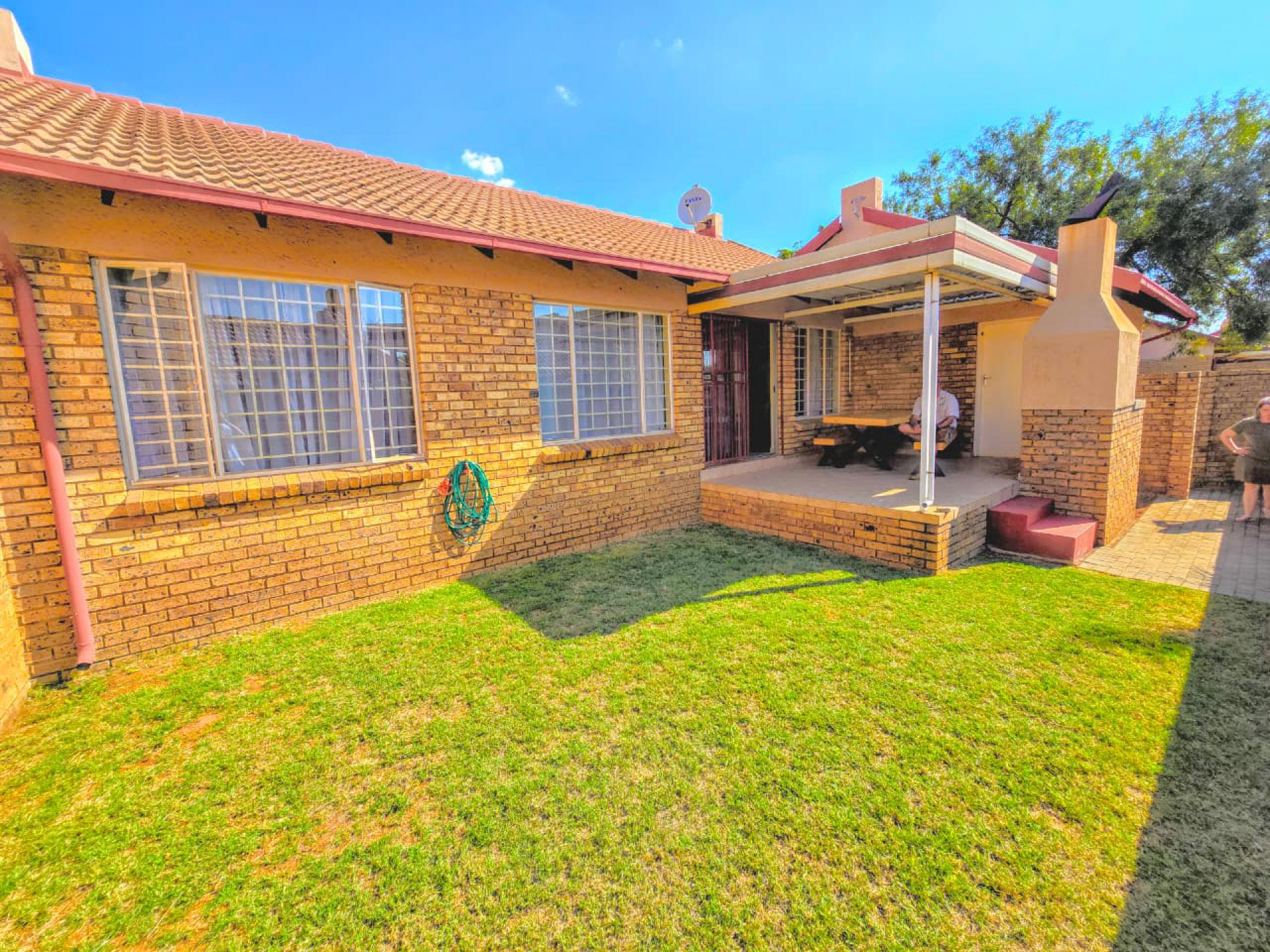  of property in Magalieskruin