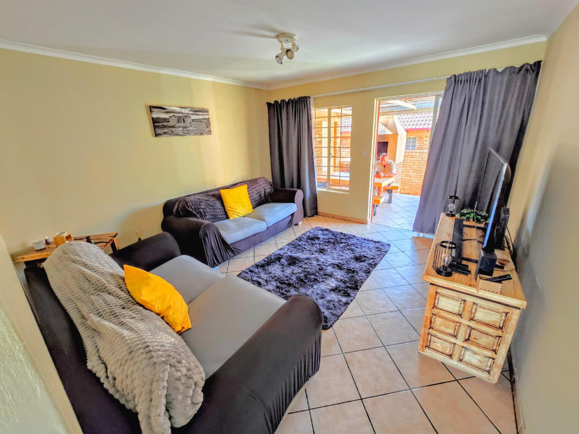  of property in Magalieskruin