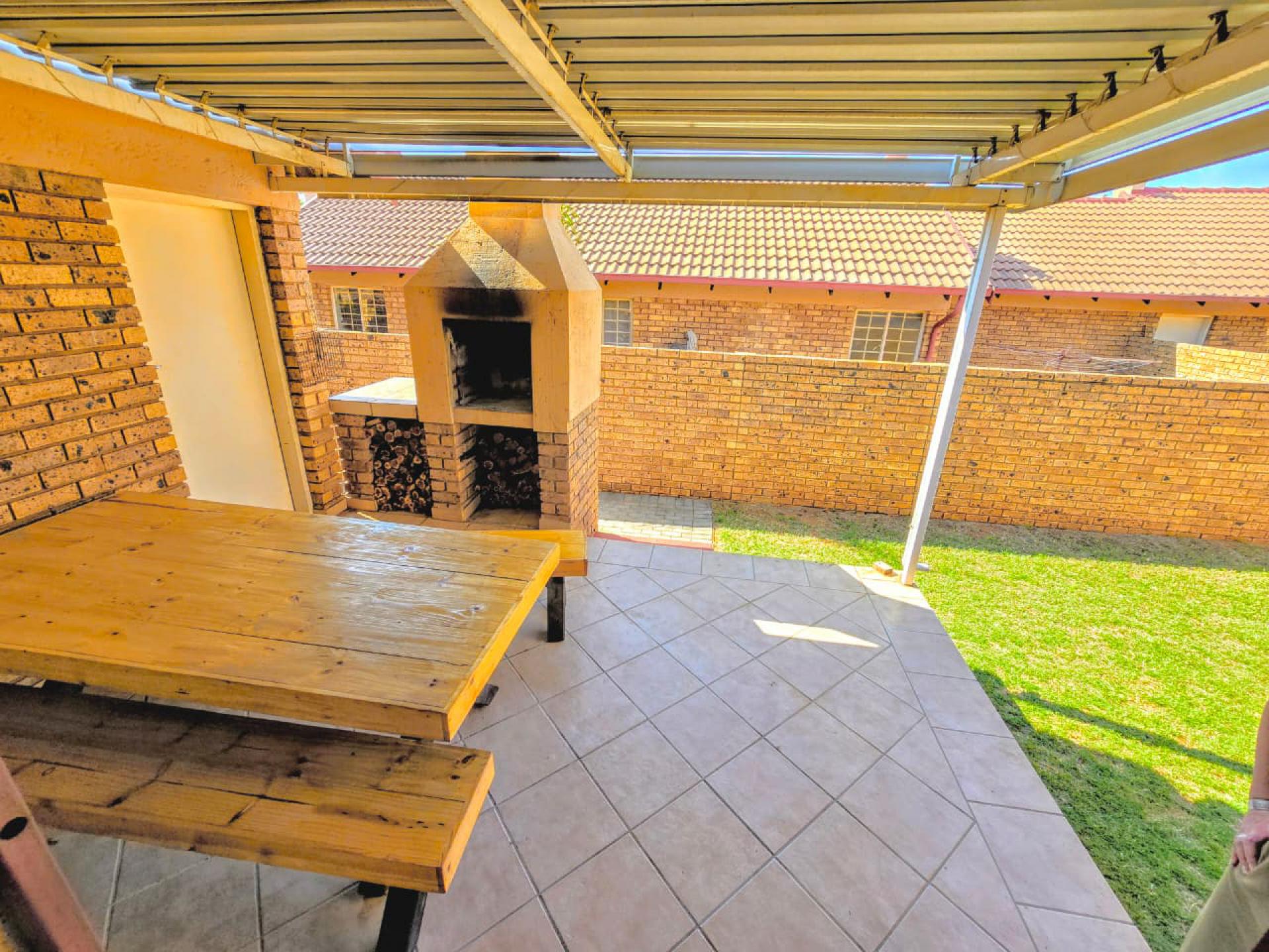  of property in Magalieskruin