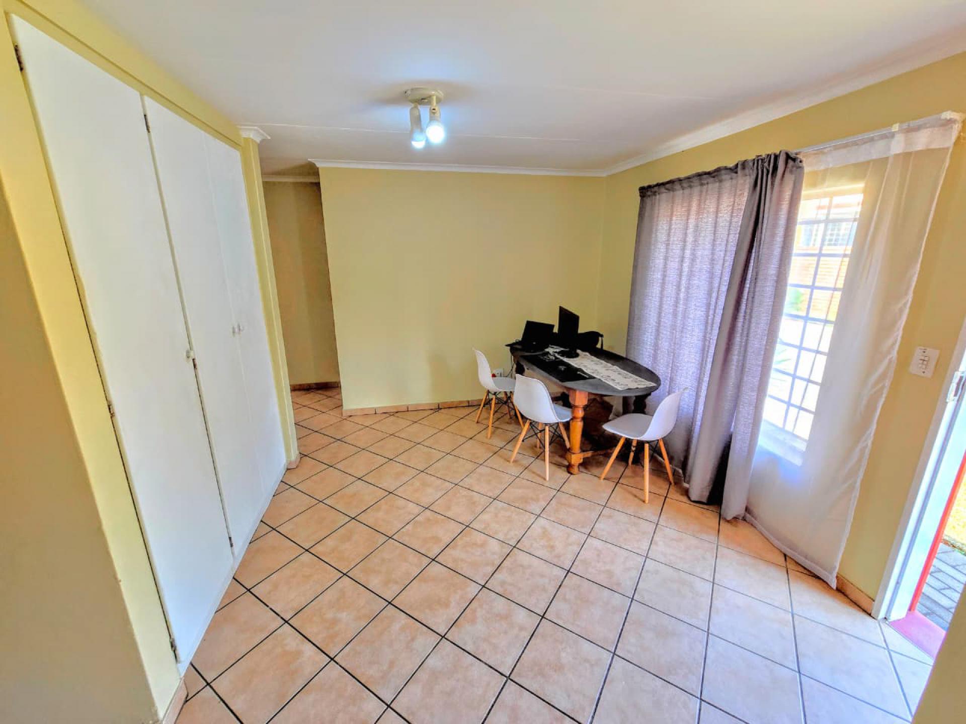  of property in Magalieskruin