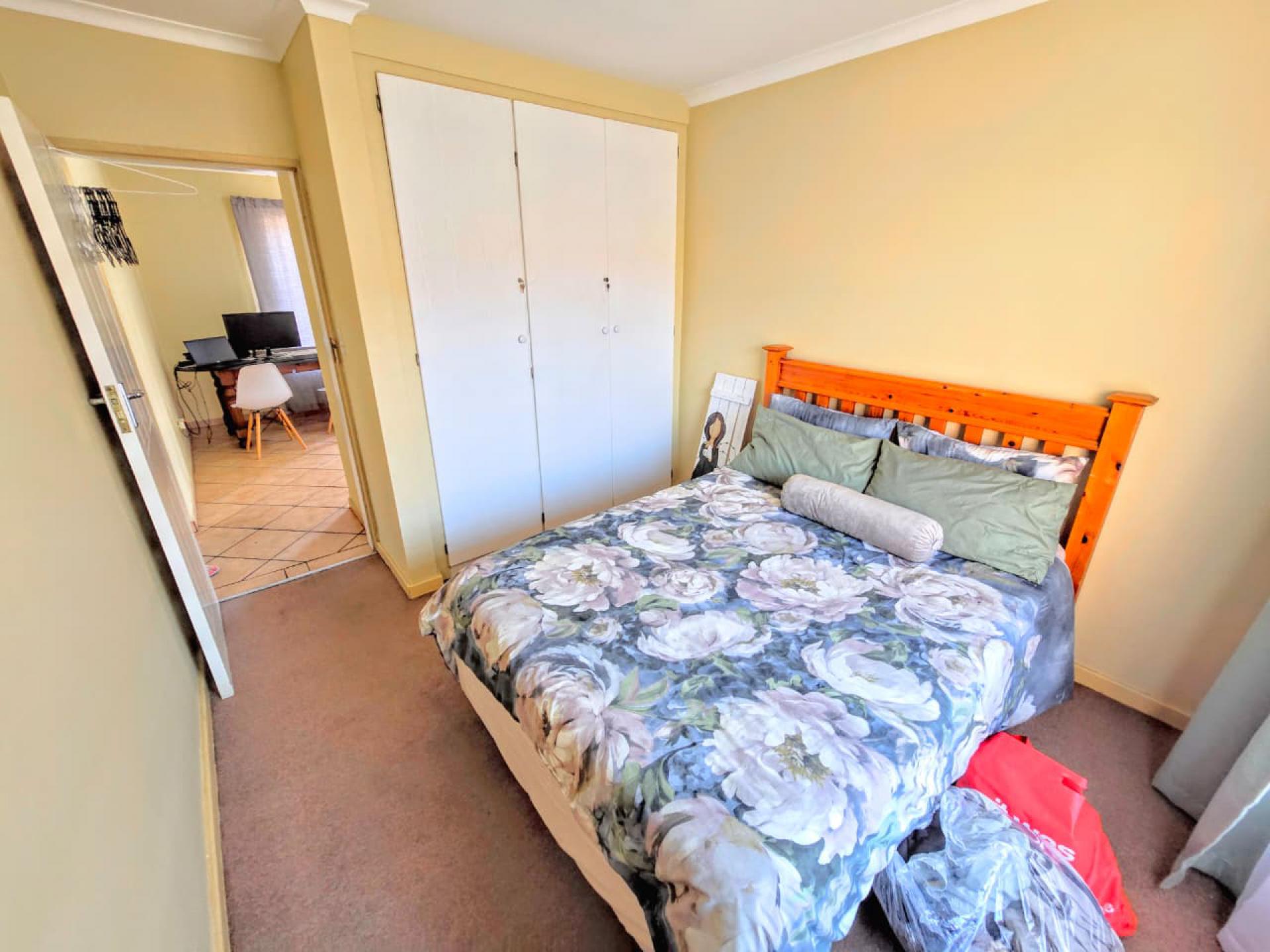  of property in Magalieskruin