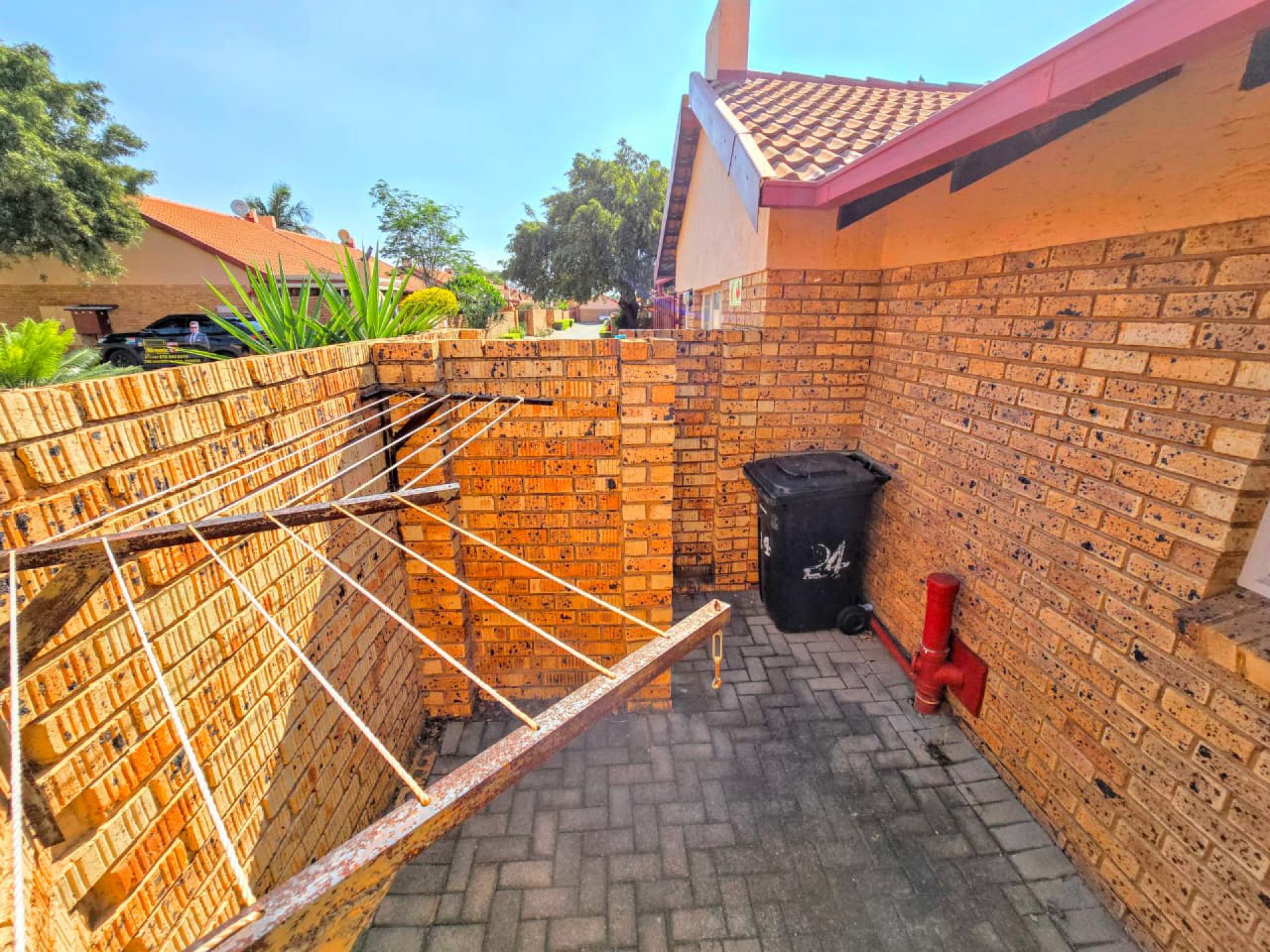  of property in Magalieskruin