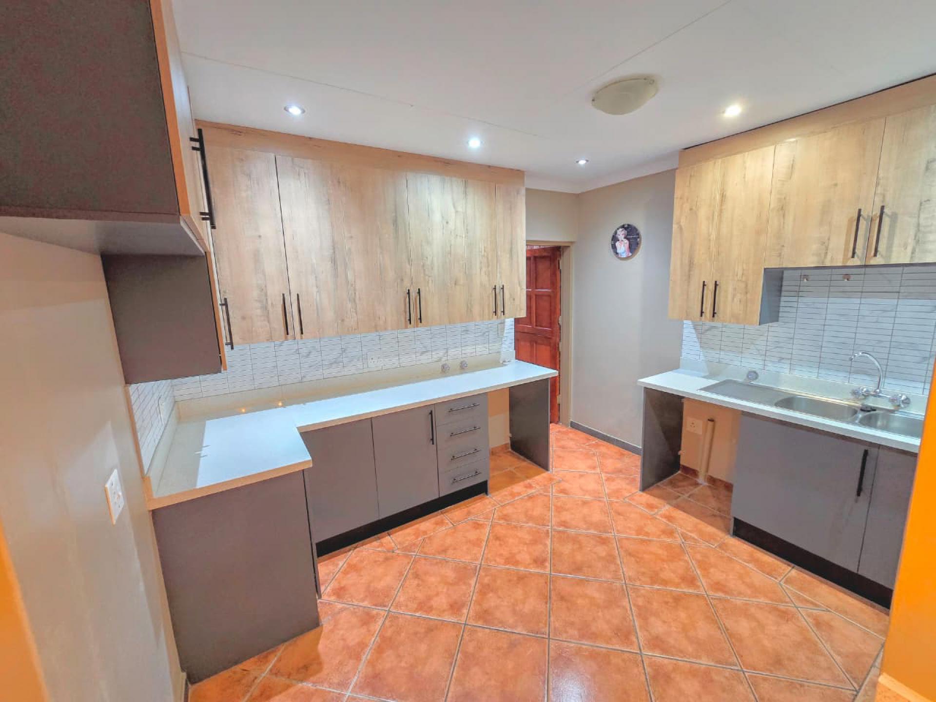  of property in Magalieskruin