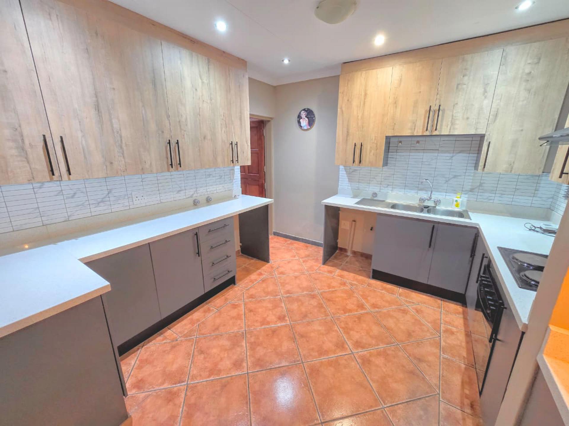  of property in Magalieskruin