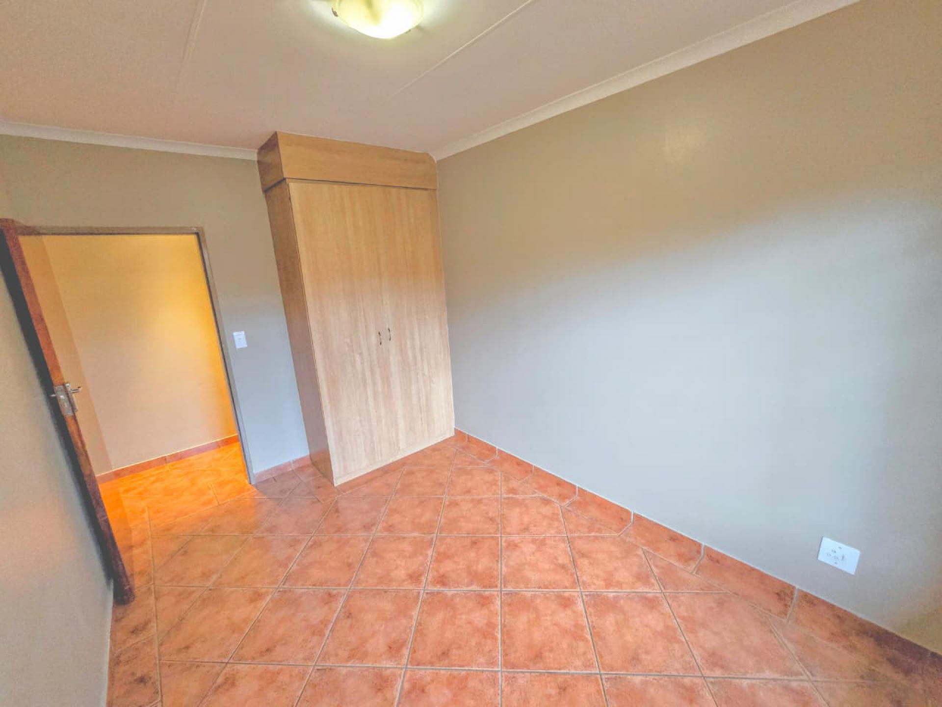  of property in Magalieskruin