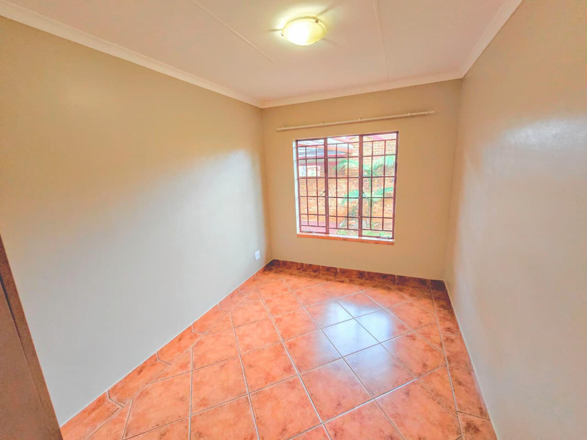  of property in Magalieskruin