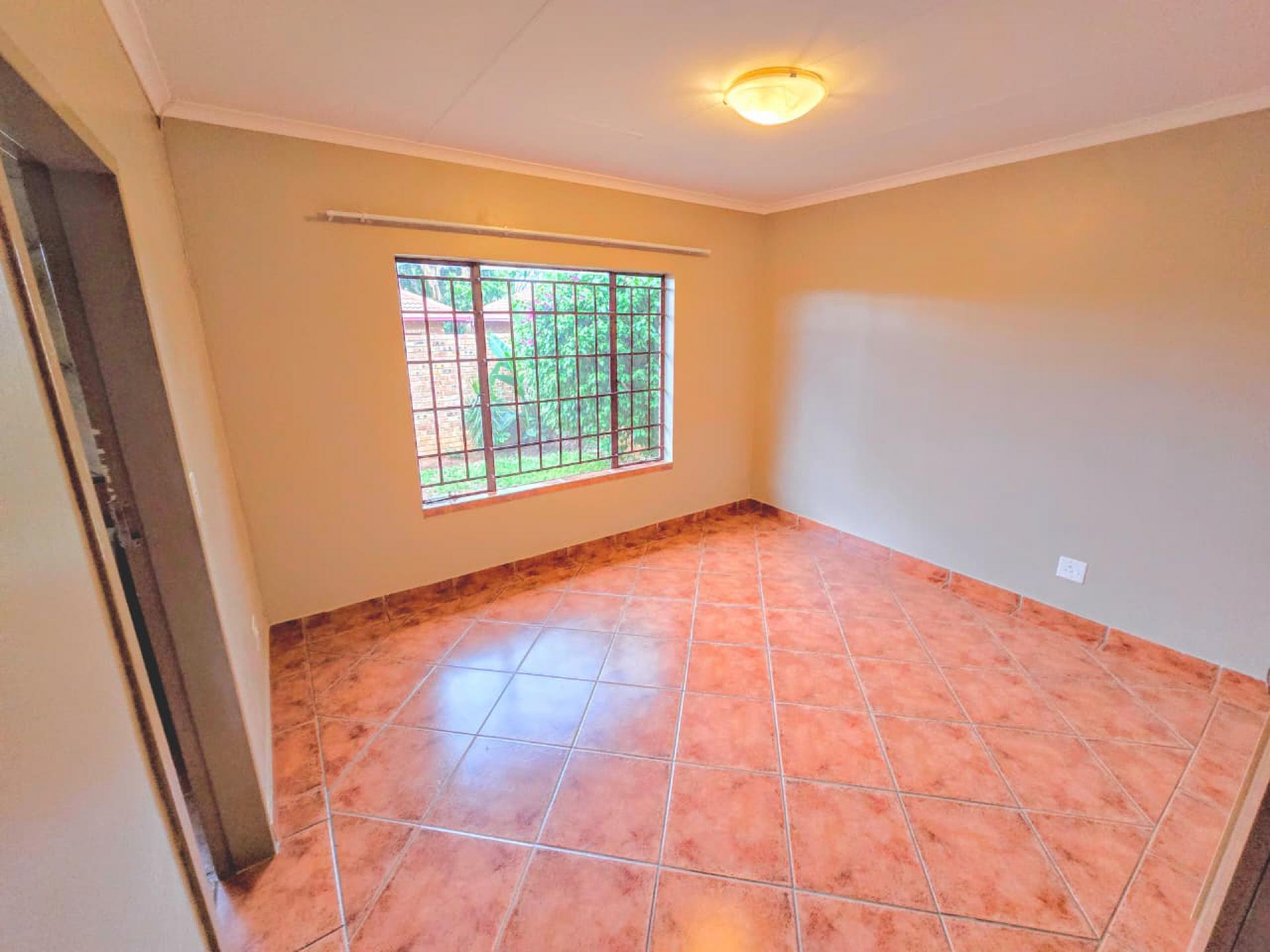  of property in Magalieskruin