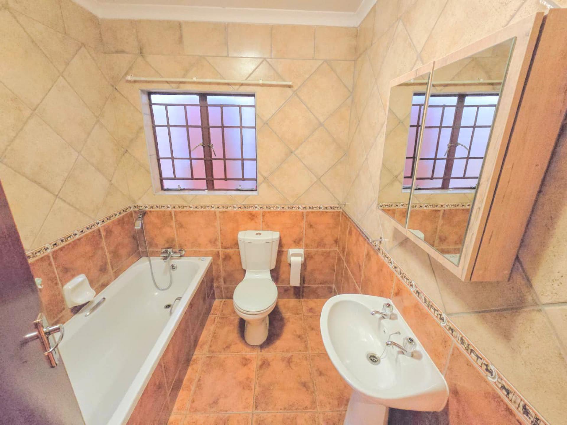  of property in Magalieskruin