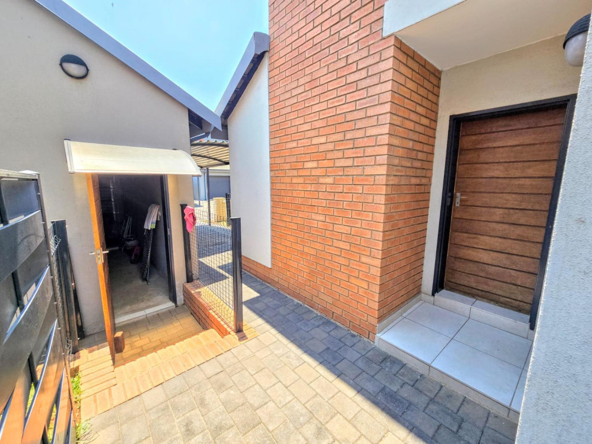  of property in Derdepoortpark