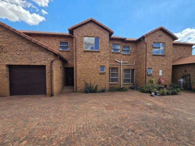 2 Bedroom Simplex for Sale For Sale in Boksburg - MR709706