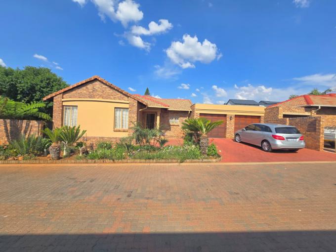 3 Bedroom House for Sale For Sale in Magalieskruin - MR709713