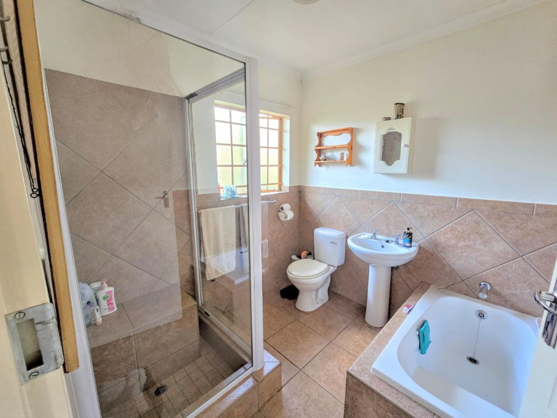  of property in Magalieskruin