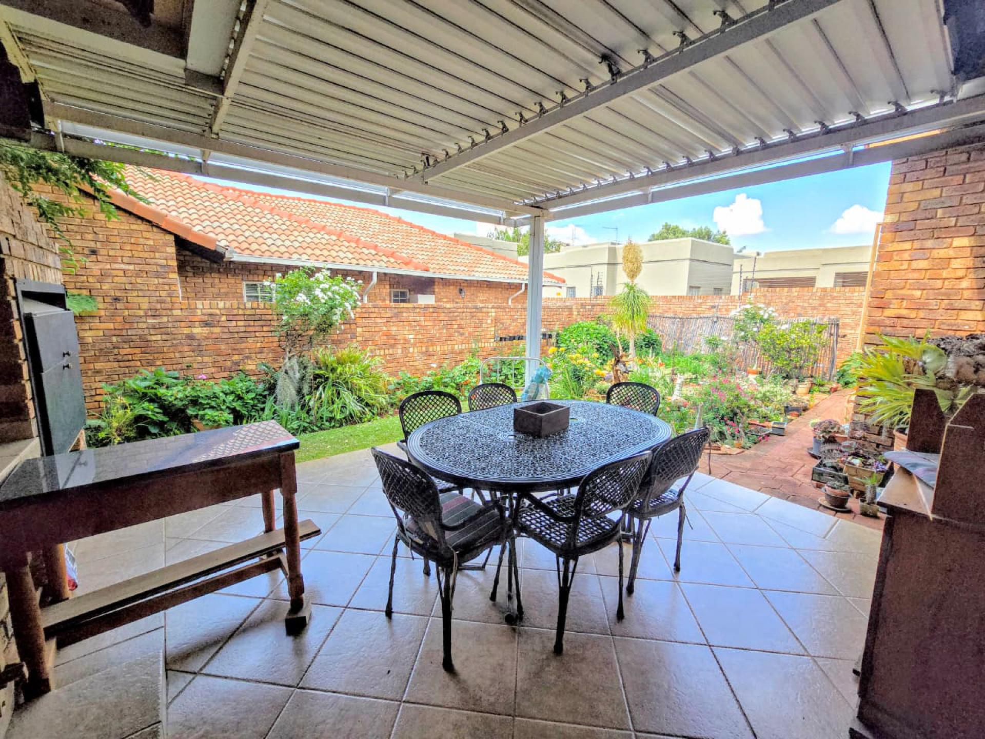  of property in Magalieskruin