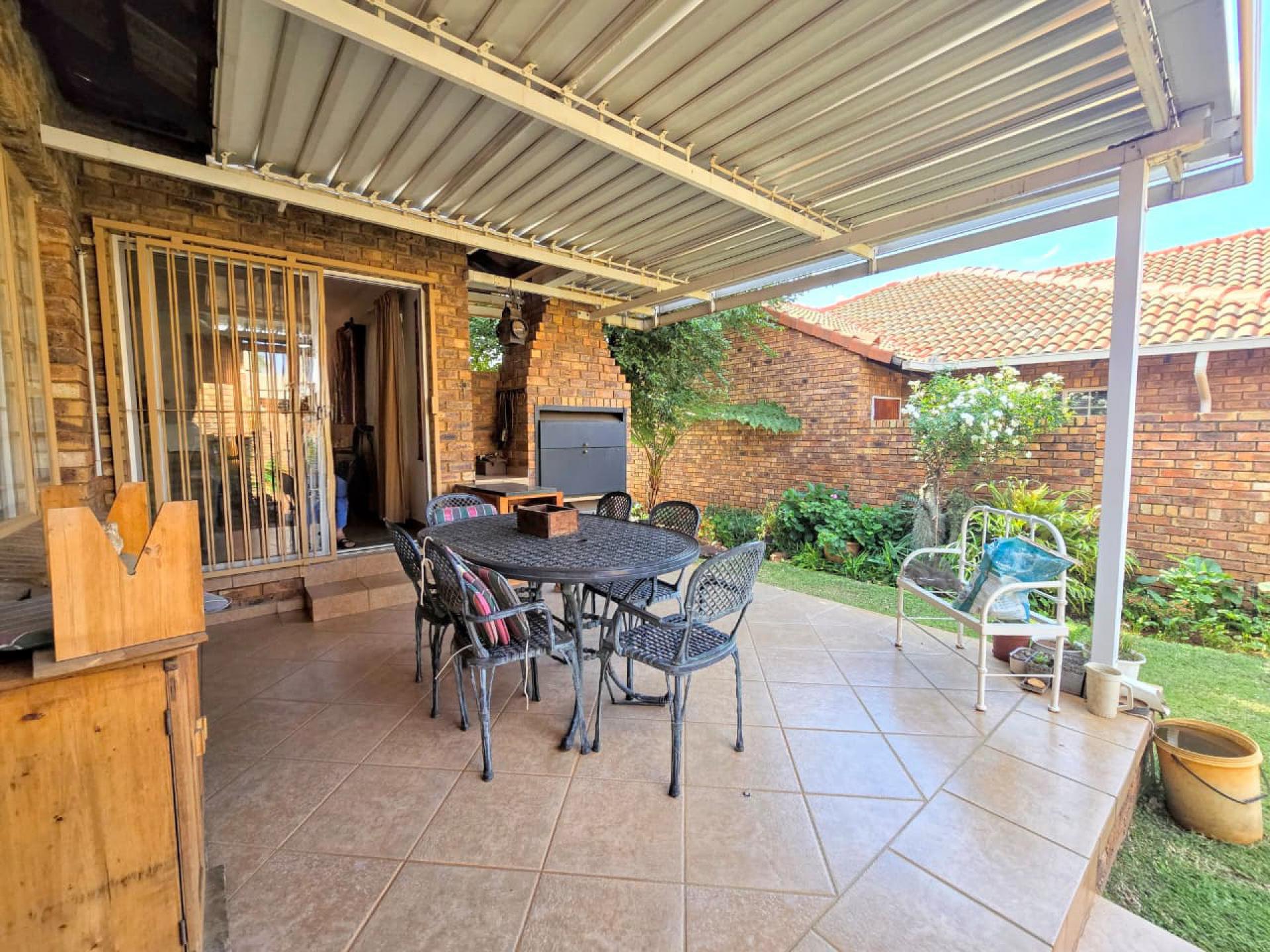  of property in Magalieskruin