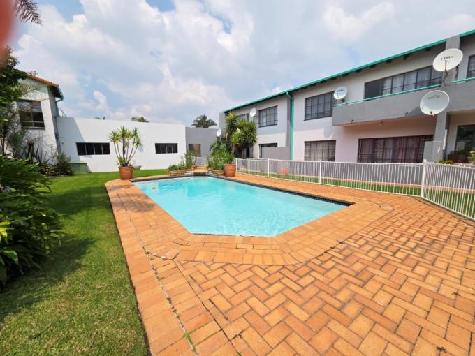 2 Bedroom Apartment for Sale For Sale in Verwoerdpark - MR709715