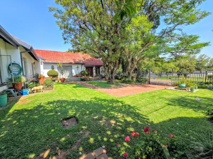 4 Bedroom House for Sale For Sale in Magalieskruin - MR709732