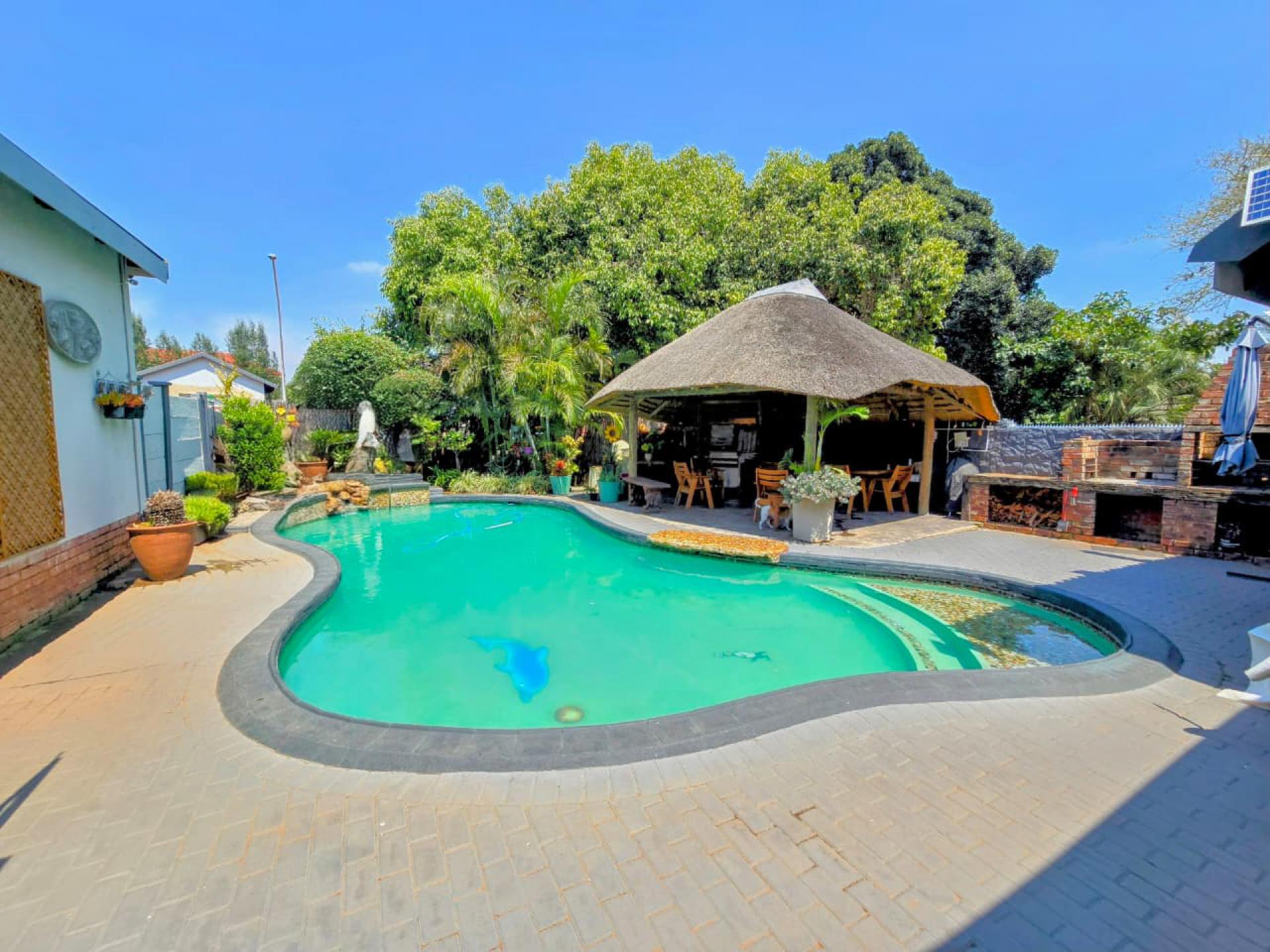  of property in Magalieskruin