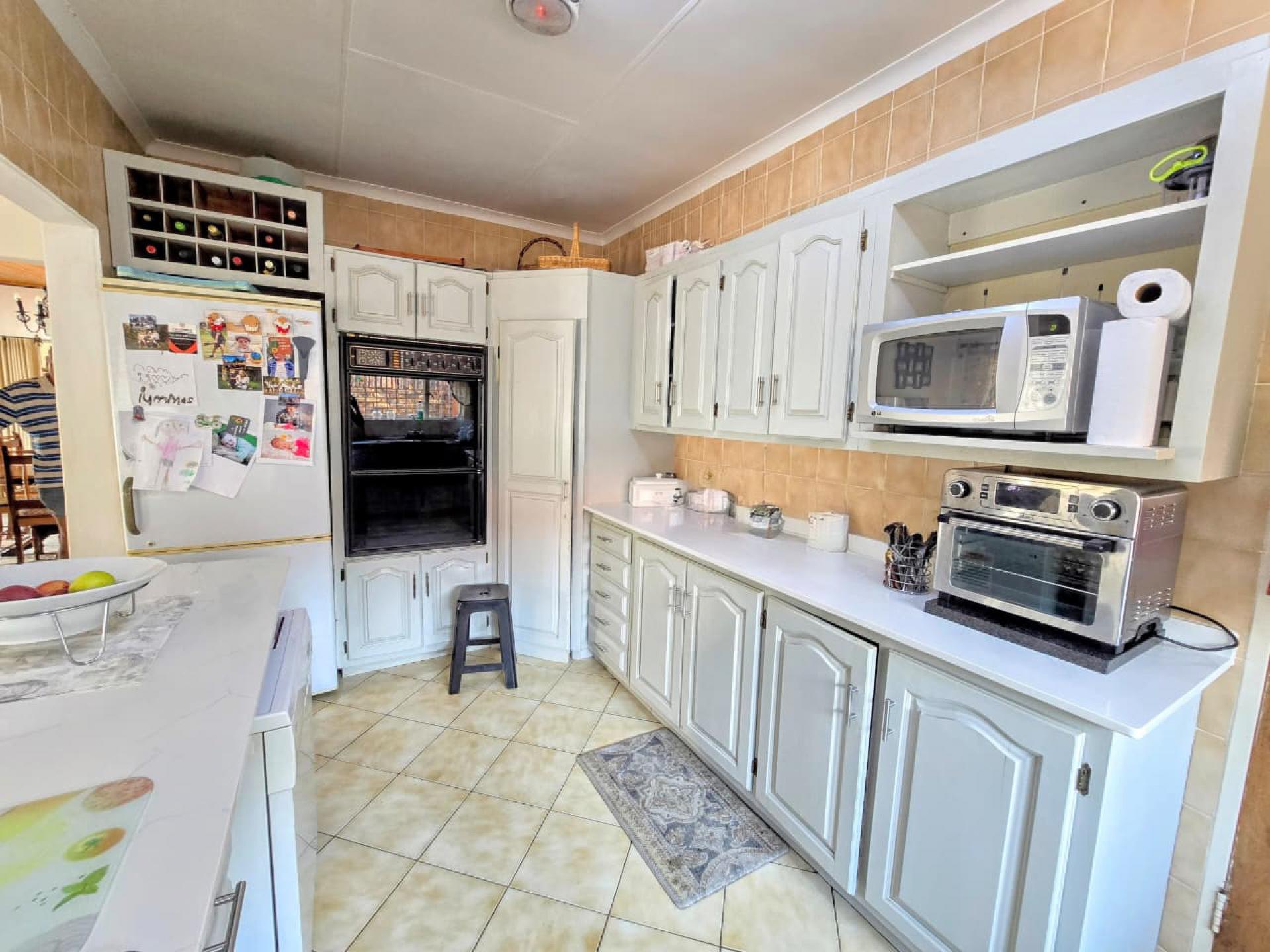  of property in Magalieskruin