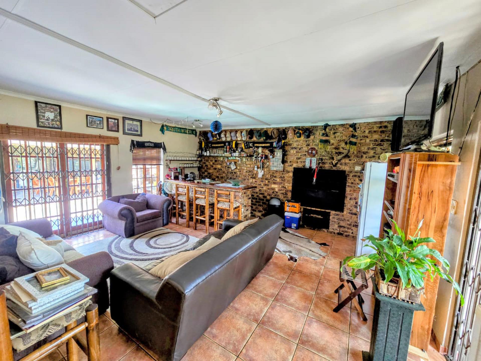  of property in Magalieskruin