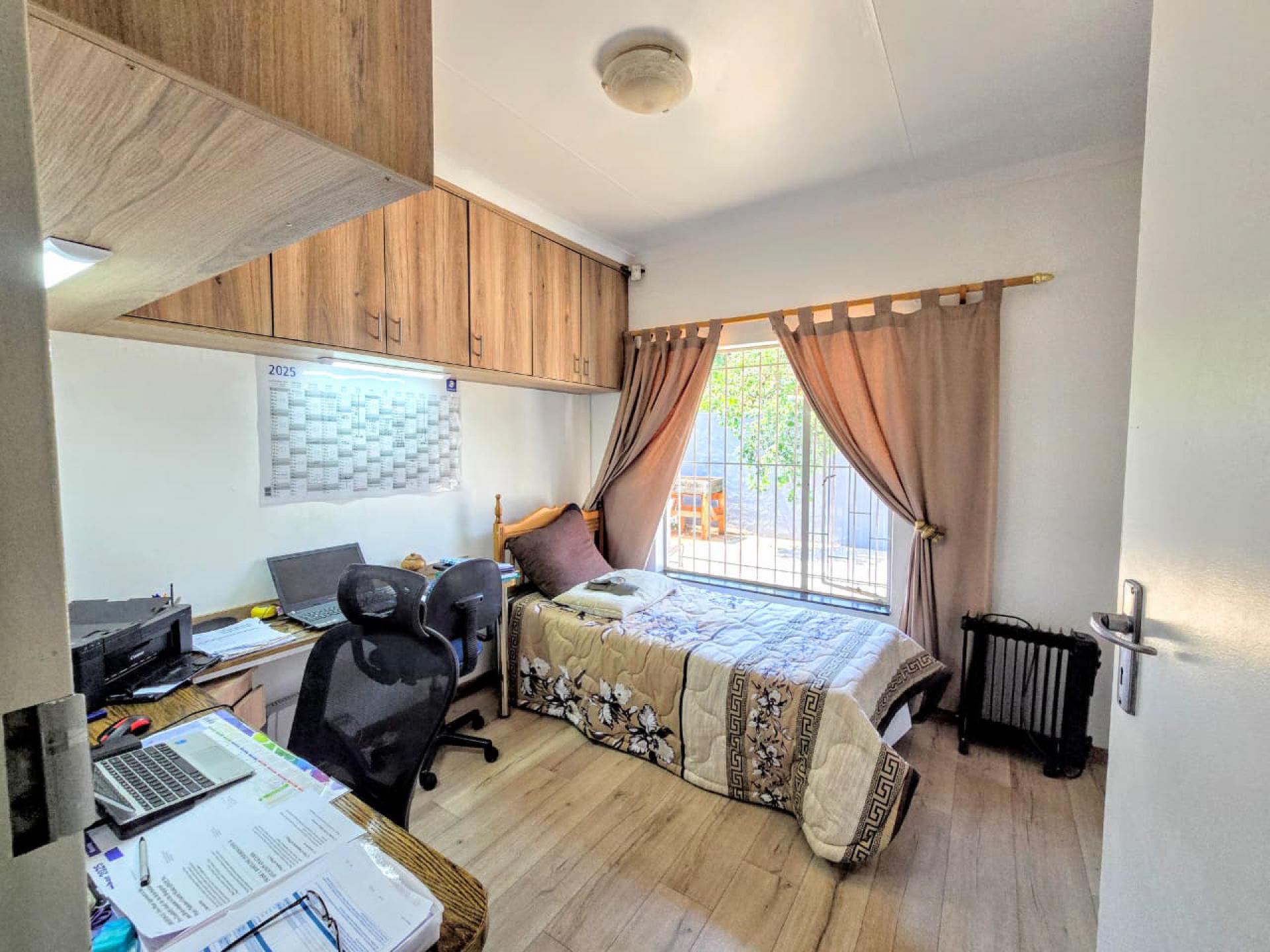  of property in Magalieskruin