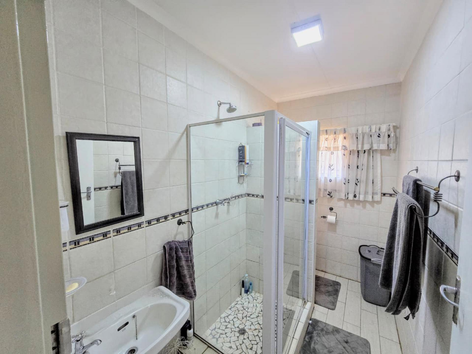  of property in Magalieskruin