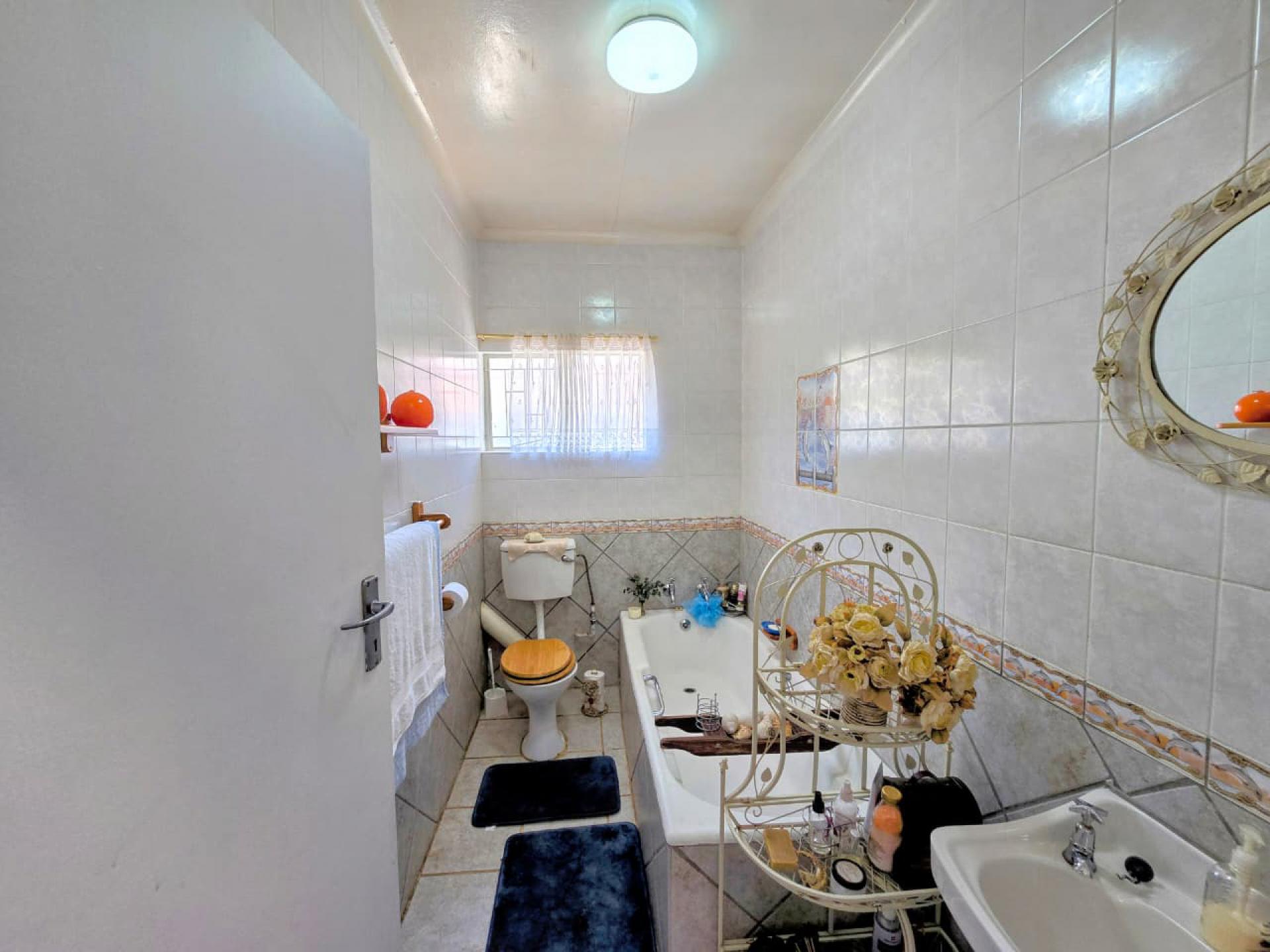  of property in Magalieskruin