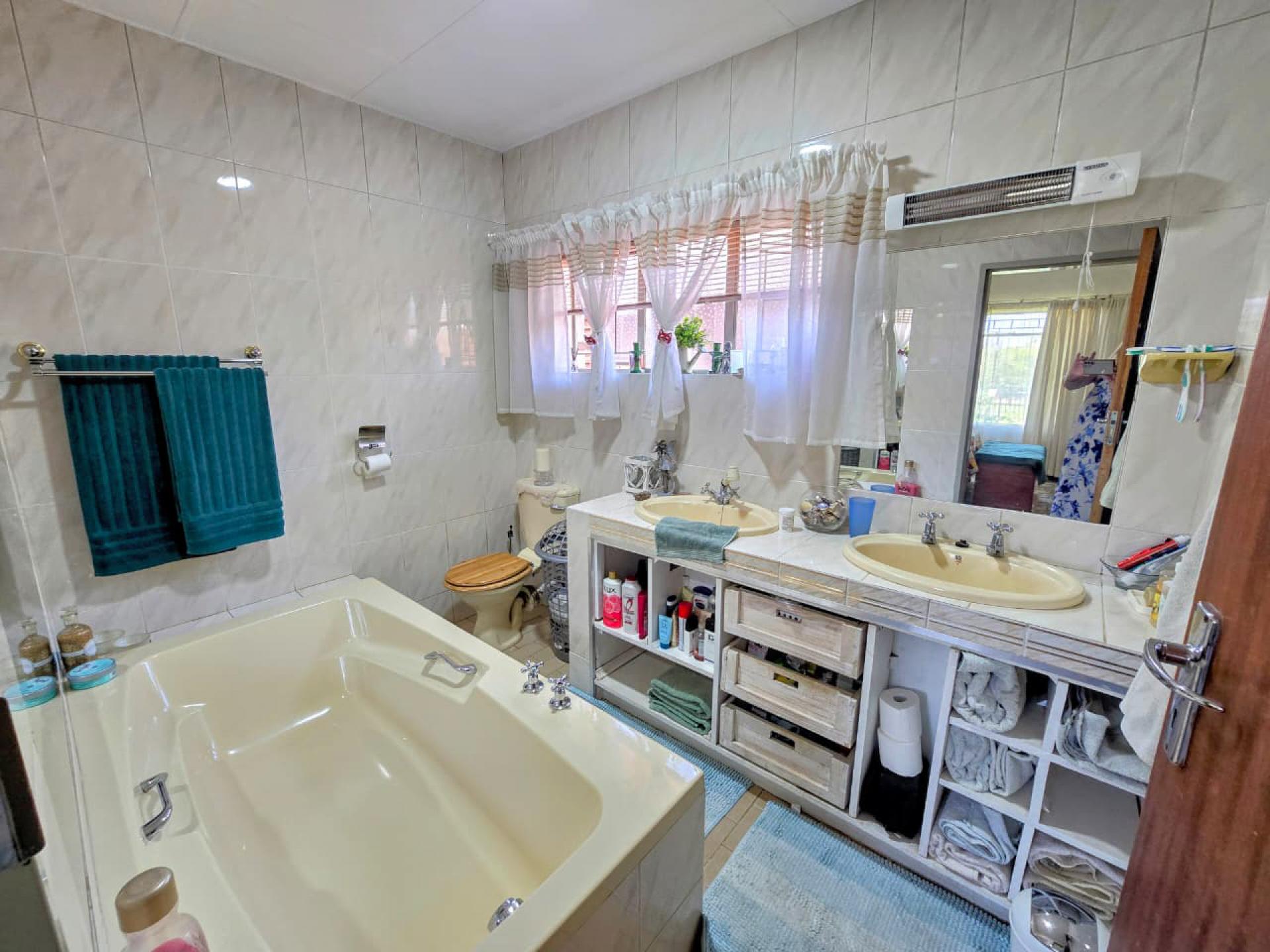  of property in Magalieskruin