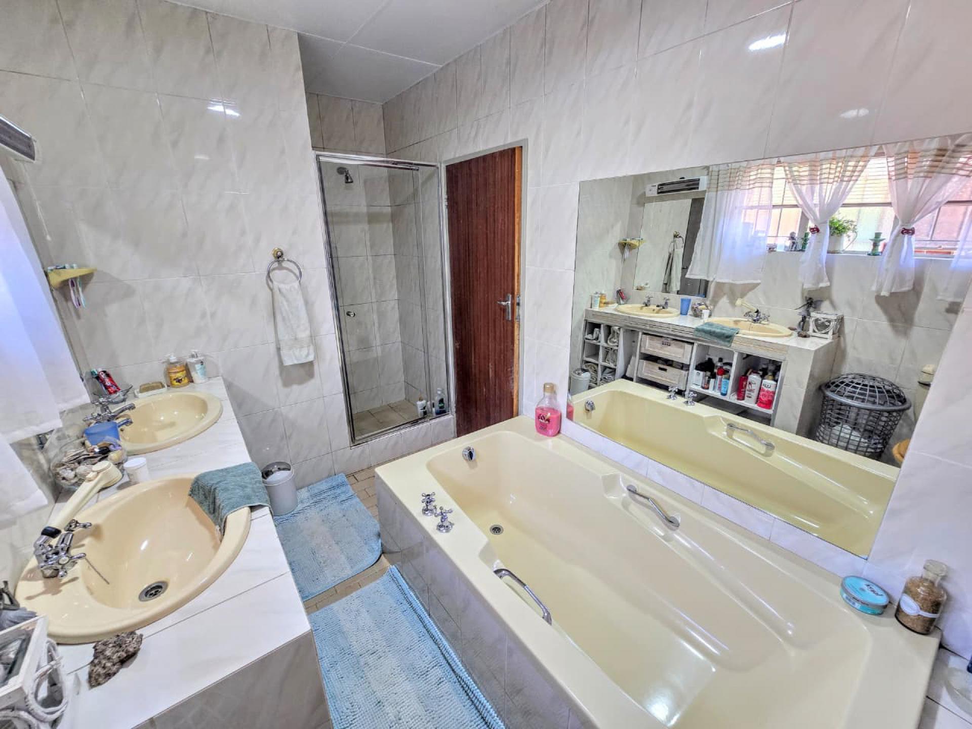  of property in Magalieskruin