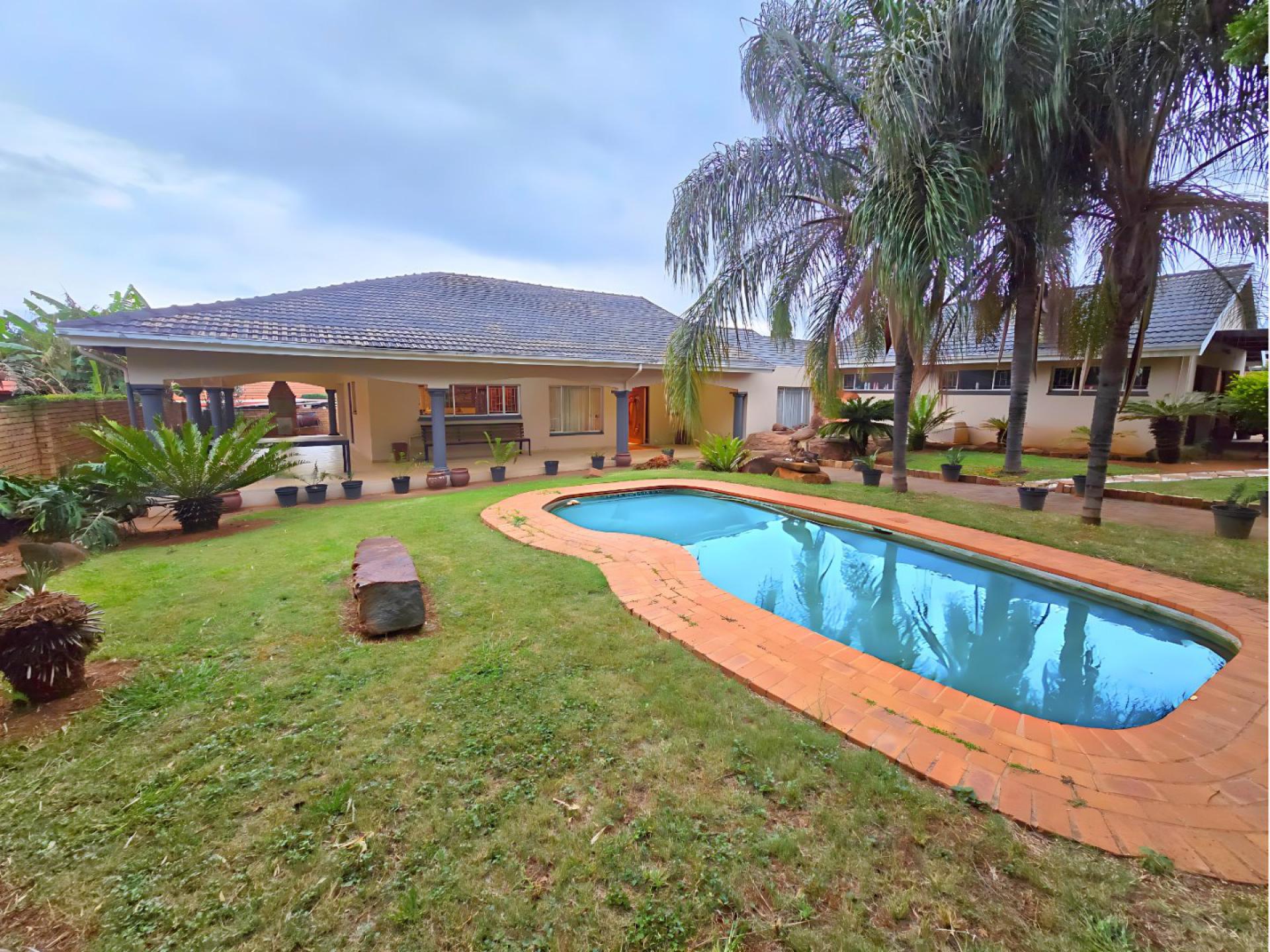  of property in Magalieskruin