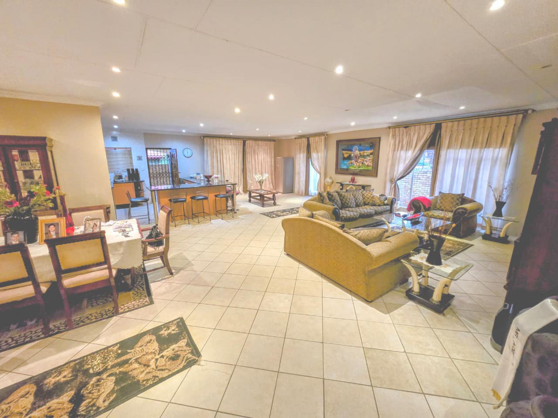  of property in Magalieskruin