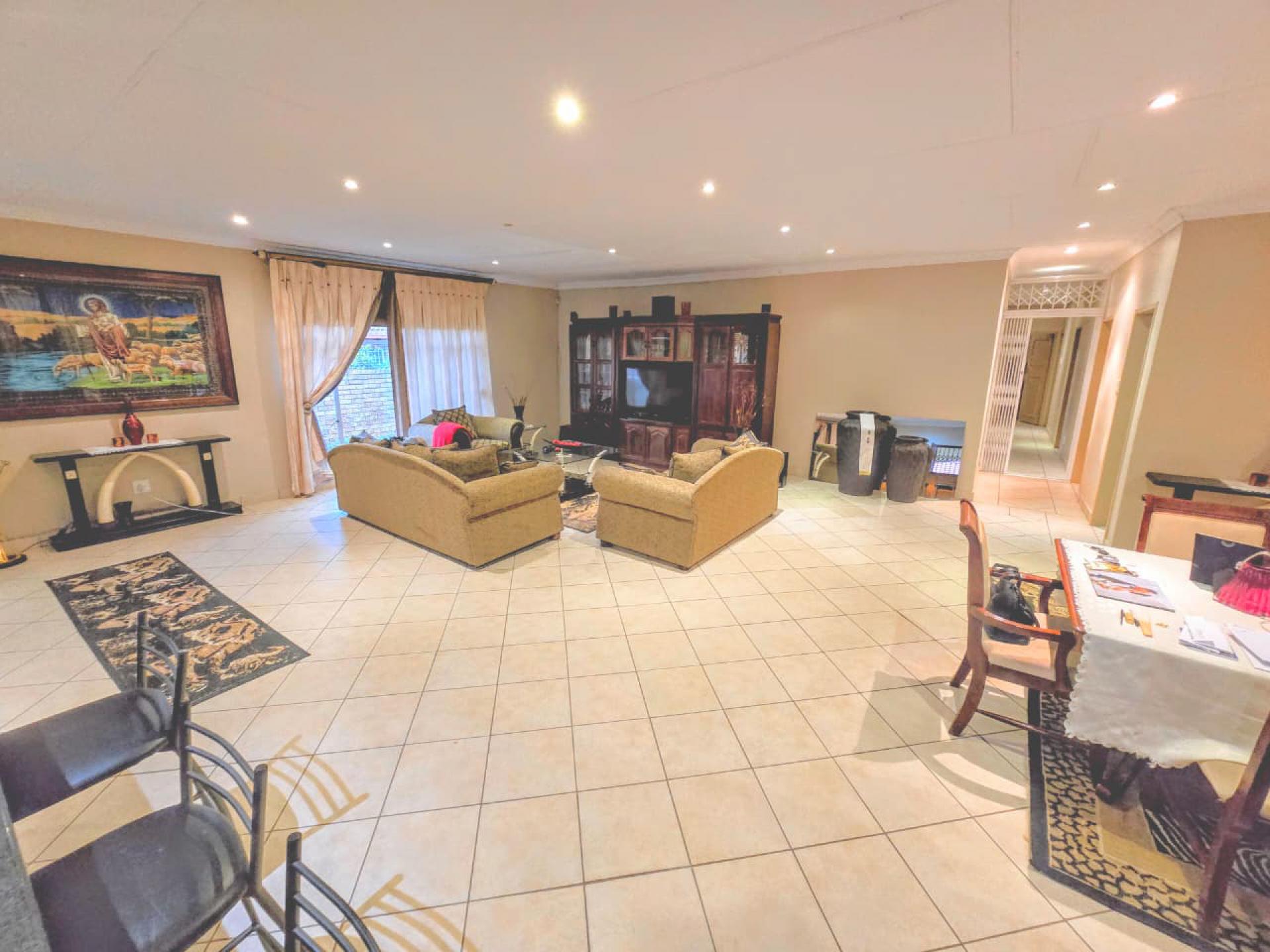  of property in Magalieskruin