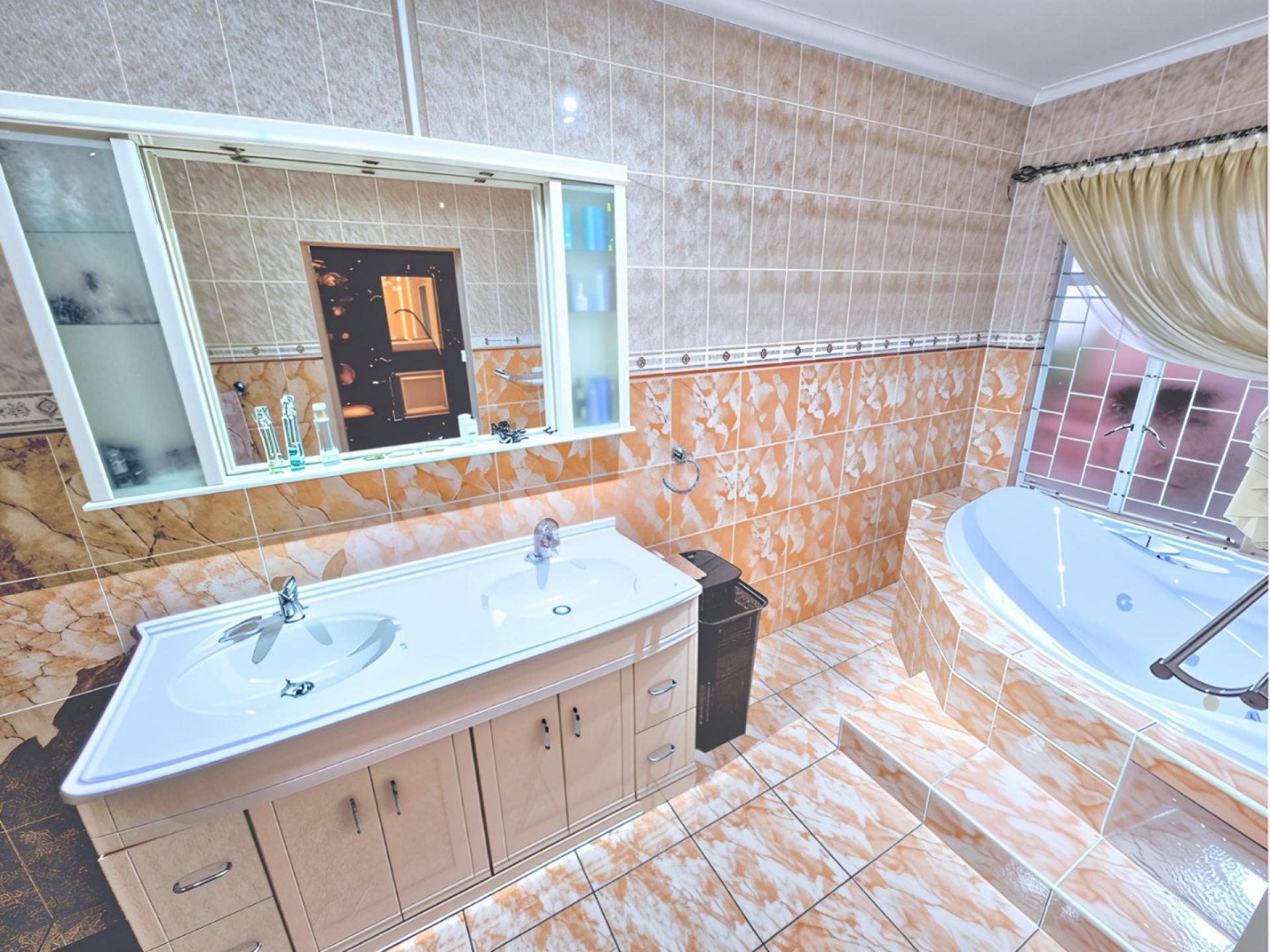  of property in Magalieskruin