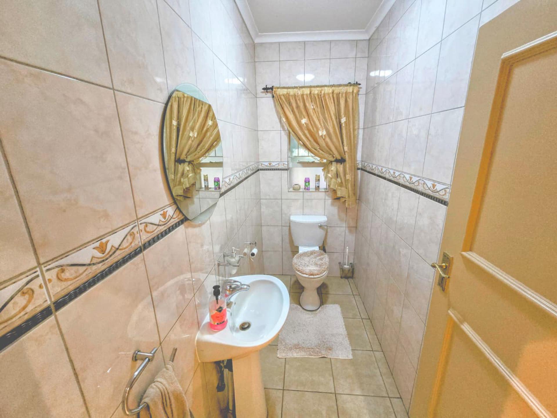  of property in Magalieskruin