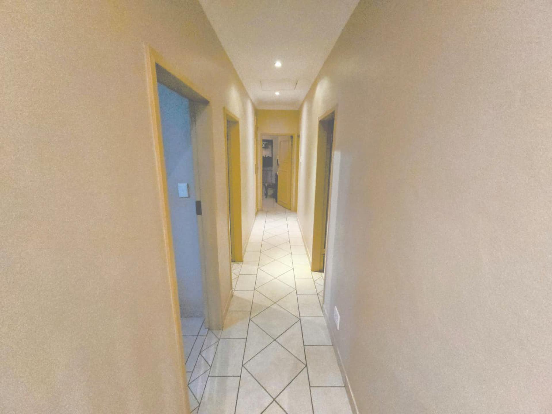  of property in Magalieskruin