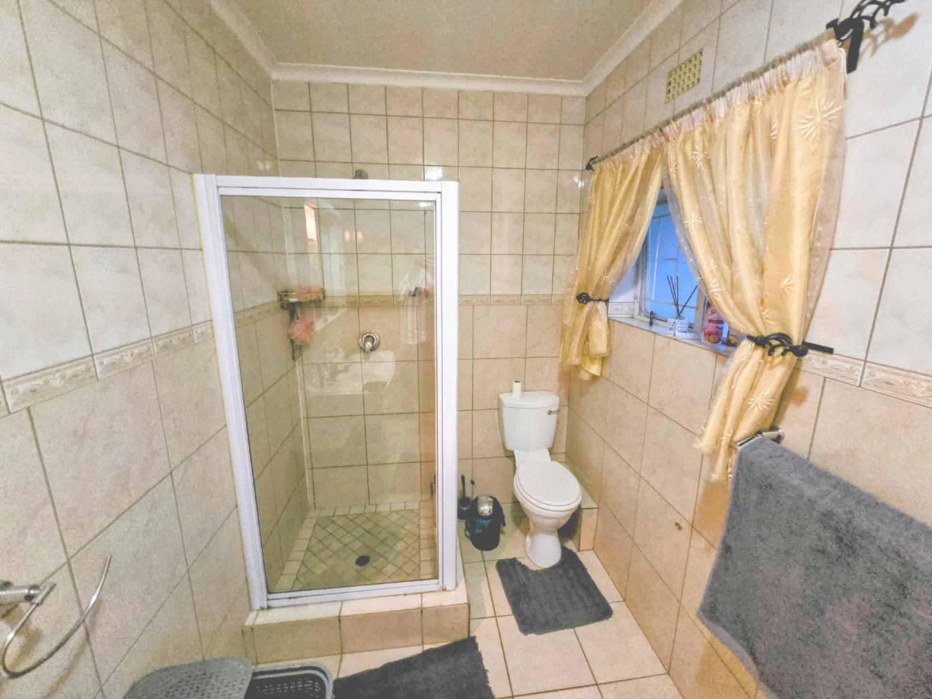  of property in Magalieskruin