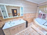  of property in Magalieskruin